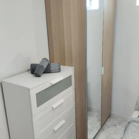 Amplio Piso De Confort. * Vigo